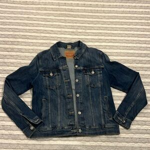 Classic Levis Denim Jacket LIKE NEW